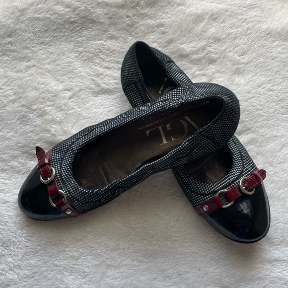 AGL Flats. B/W houndstooth w/red buckle. Size 6.5. GUC - Picture 11 of 12